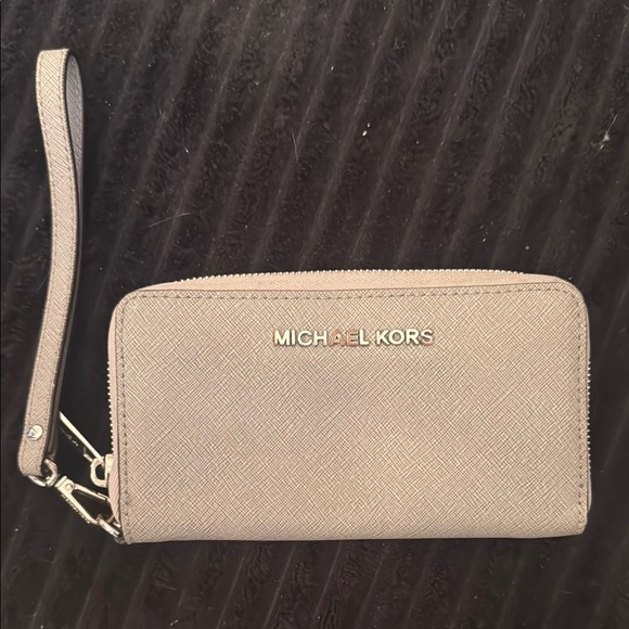 Michael Kors Wristlet Wallet - Picture 1 of 7